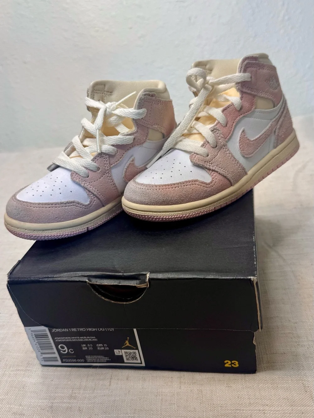 Nike Kids' Jordan 1 Retro High Top Sneakers - Pink/White